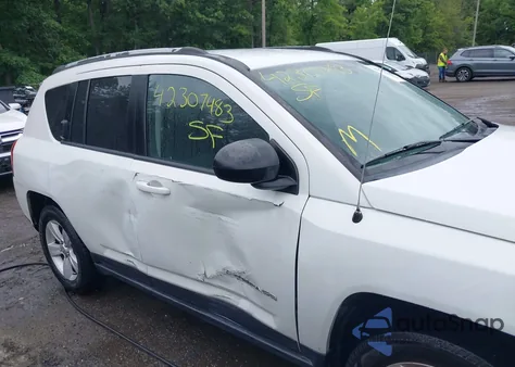 2016 Jeep Compass Sport z USA, uszkodzony, nr VIN 1C4NJCBA2GD753509